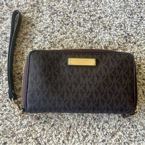 Michael Kors Brown Signature Zip Wristlet Wallet with Gold Plate